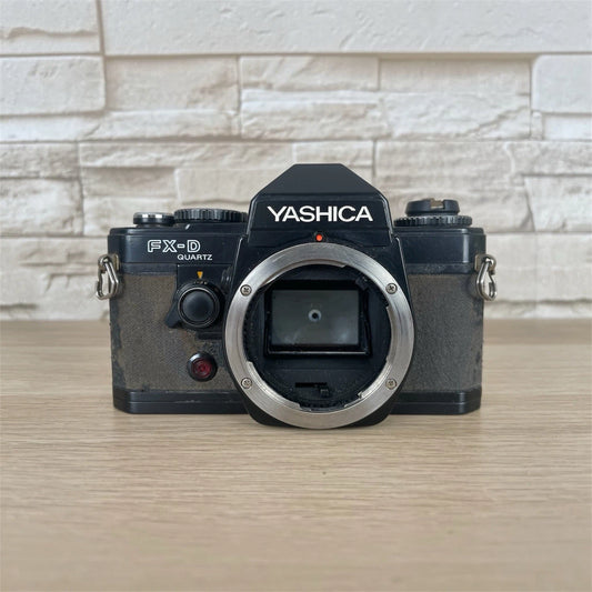 Fotocamera Yashica FX-D Quartz Solo Corpo Macchina Per Pezzi di Ricambio Nera