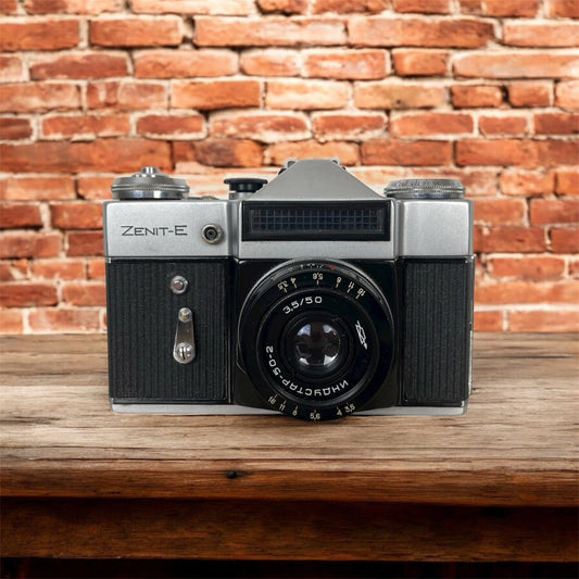 Fotocamera Analogica Zenit E Reflex 35mm URSS Anni 70 Nera Argento Con Custodia