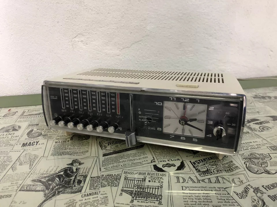 Radio Sveglia Analogica Grundig Sono Clock Bianca Vintage 70 Pezzi Di Ricambio