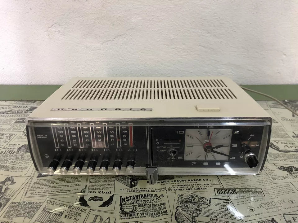 Radio Sveglia Analogica Grundig Sono Clock Bianca Vintage 70 Pezzi Di Ricambio
