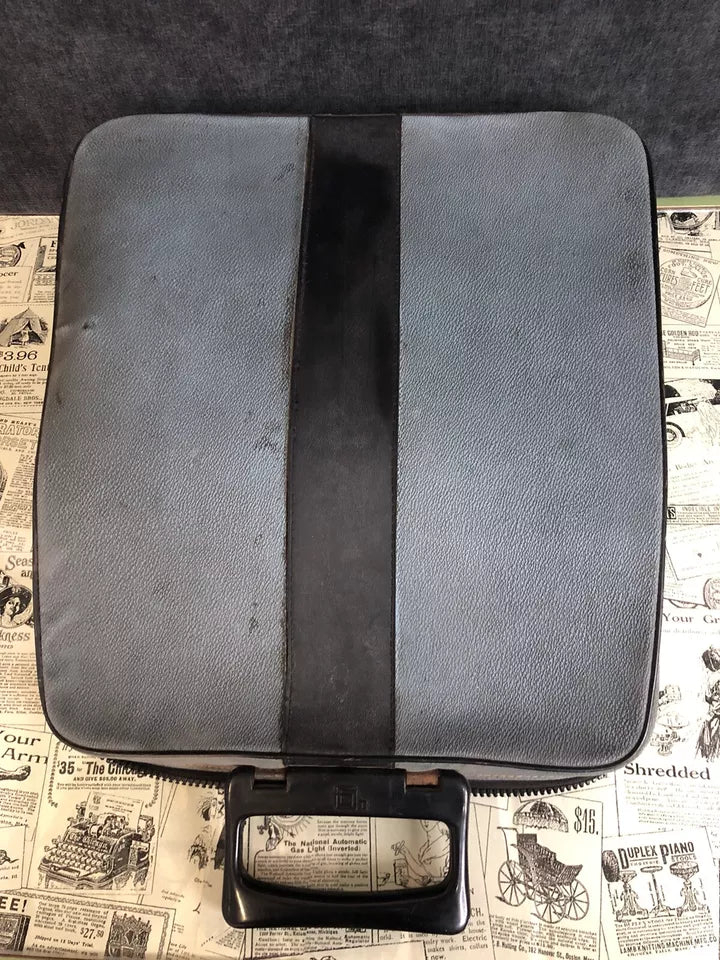 Macchina Da Scrivere Olivetti Lettera 32 Vintage Epoca Con Custodia Funzionante