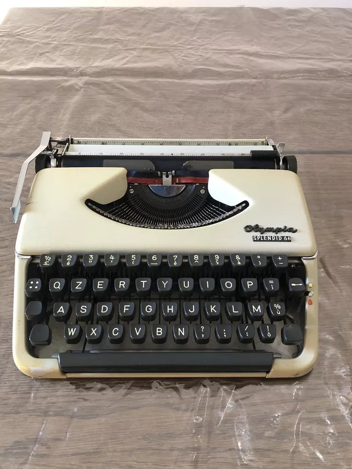 Macchina Da Scrivere Olympia Splendid 66 Vintage Con Custodia Anni 60 Germania