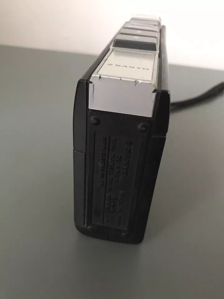 Registratore Portatile Sanyo M-1001 Vintage Epoca Musicassette non funzionante per pezzi di ricambio