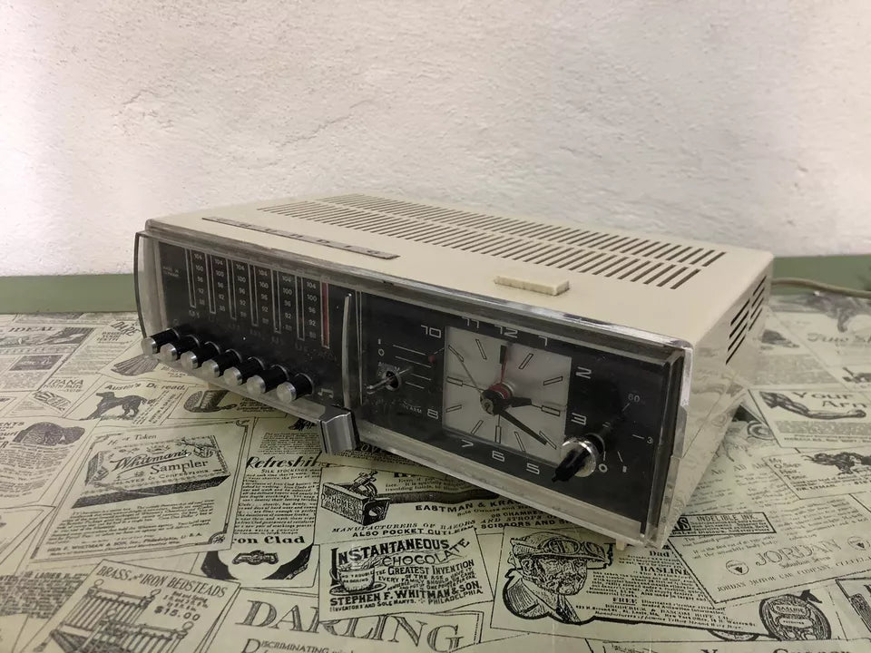 Radio Sveglia Analogica Grundig Sono Clock Bianca Vintage 70 Pezzi Di Ricambio