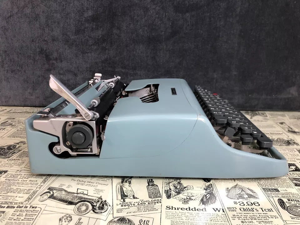 Macchina Da Scrivere Olivetti Lettera 22 Vintage Epoca Anni ‘50 Azzurro