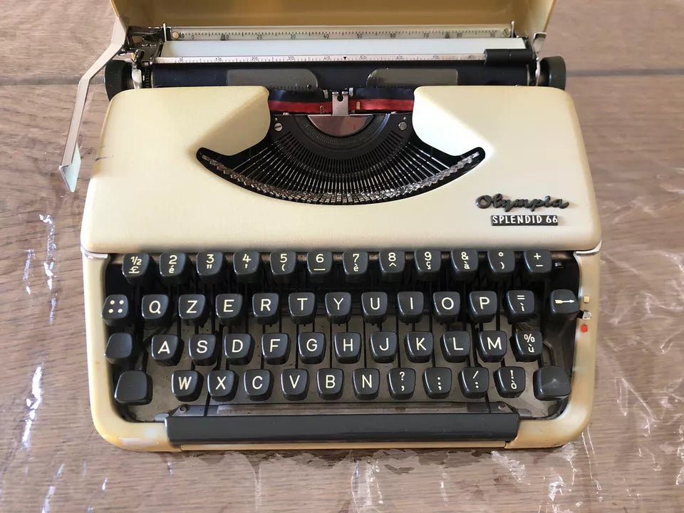 Macchina Da Scrivere Olympia Splendid 66 Vintage Con Custodia Anni 60 Germania