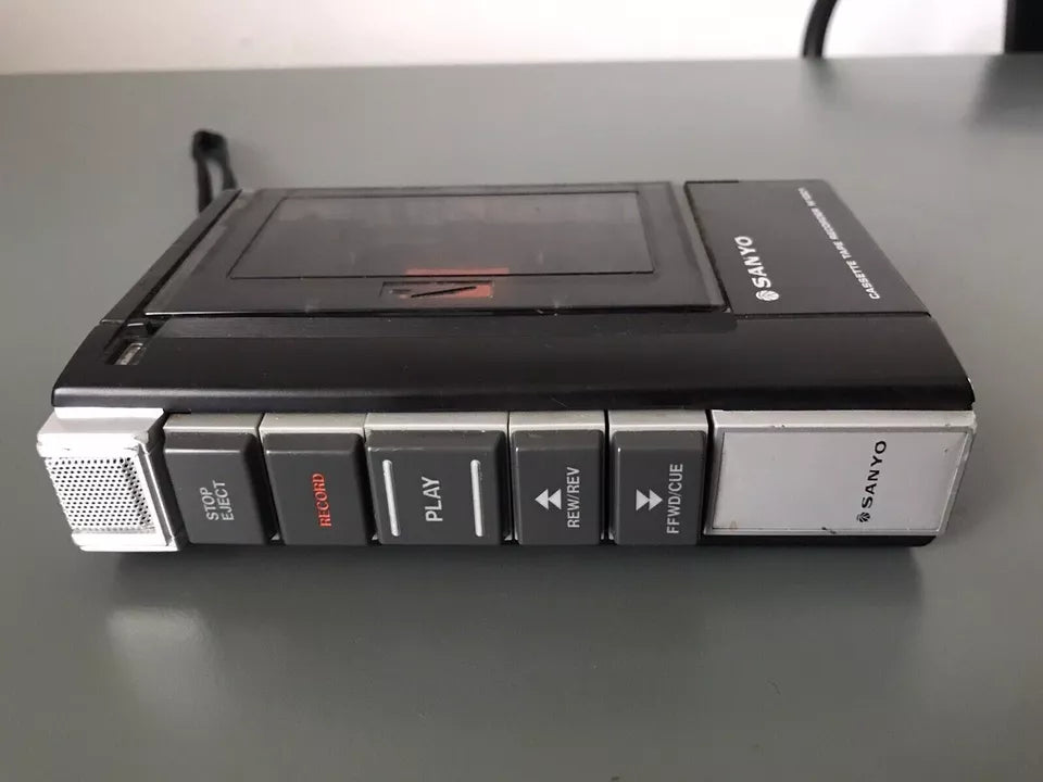 Registratore Portatile Sanyo M-1001 Vintage Epoca Musicassette non funzionante per pezzi di ricambio