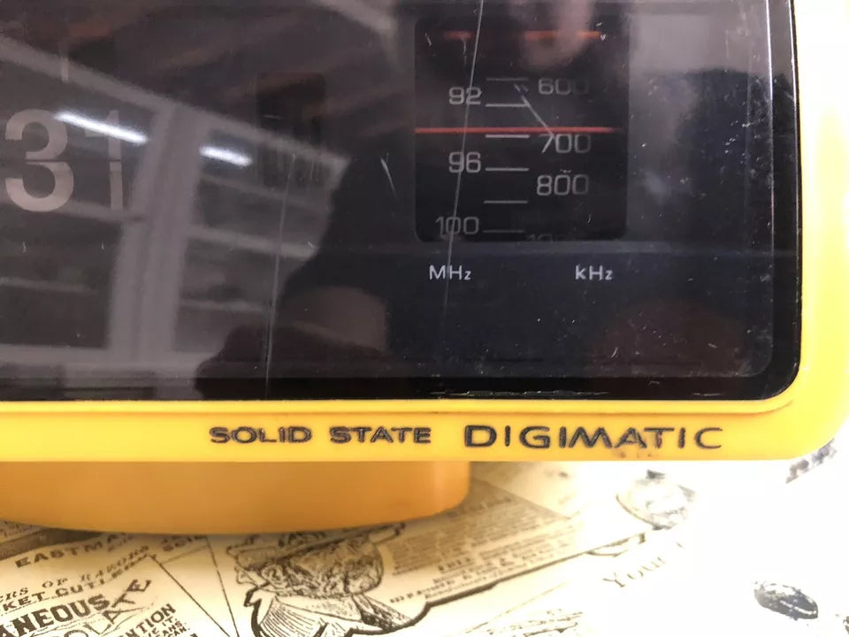 Radio Sveglia Orologio Sony Solid State Digimatic 8FC-100E Vintage Giallo