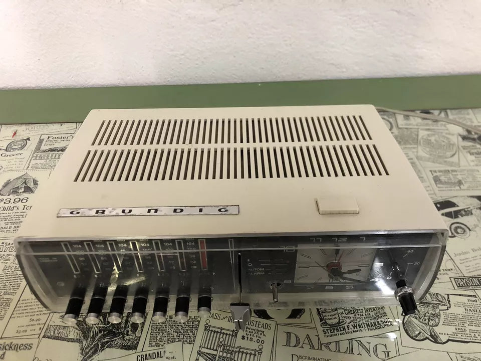 Radio Sveglia Analogica Grundig Sono Clock Bianca Vintage 70 Pezzi Di Ricambio