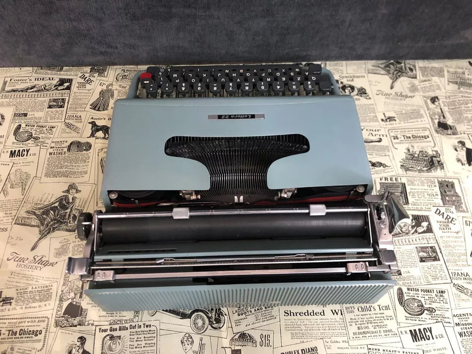 Macchina Da Scrivere Olivetti Lettera 22 Vintage Epoca Anni ‘50 Azzurro