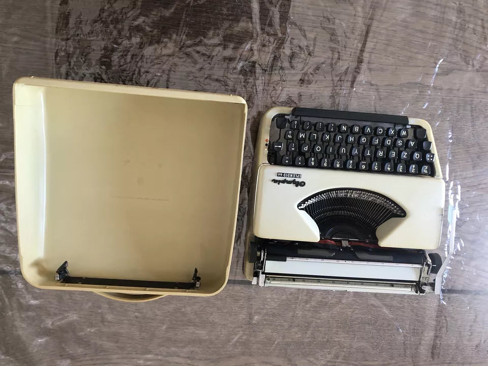 Macchina Da Scrivere Olympia Splendid 66 Vintage Con Custodia Anni 60 Germania