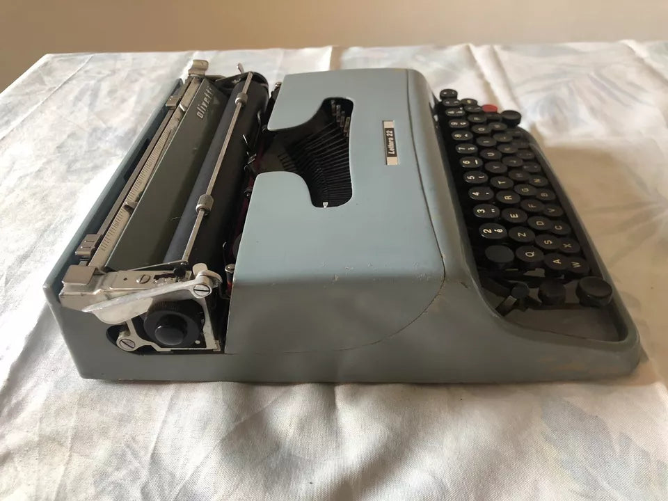 Macchina Da Scrivere Olivetti Lettera 22 PRIMA SERIE 934810 Targa In Metallo