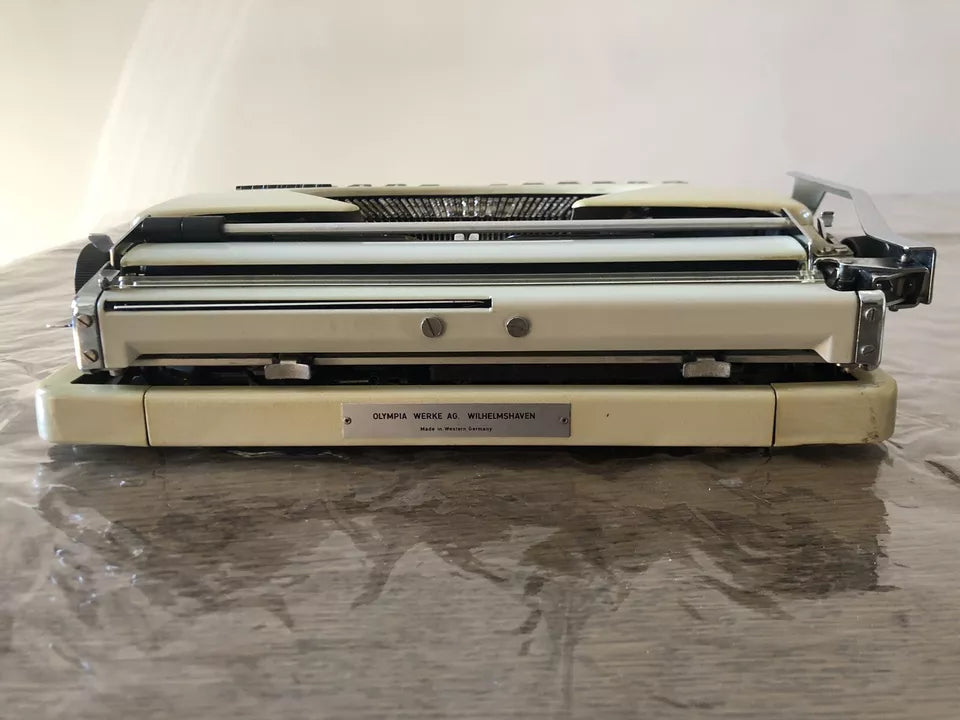 Macchina Da Scrivere Olympia Splendid 66 Vintage Con Custodia Anni 60 Germania